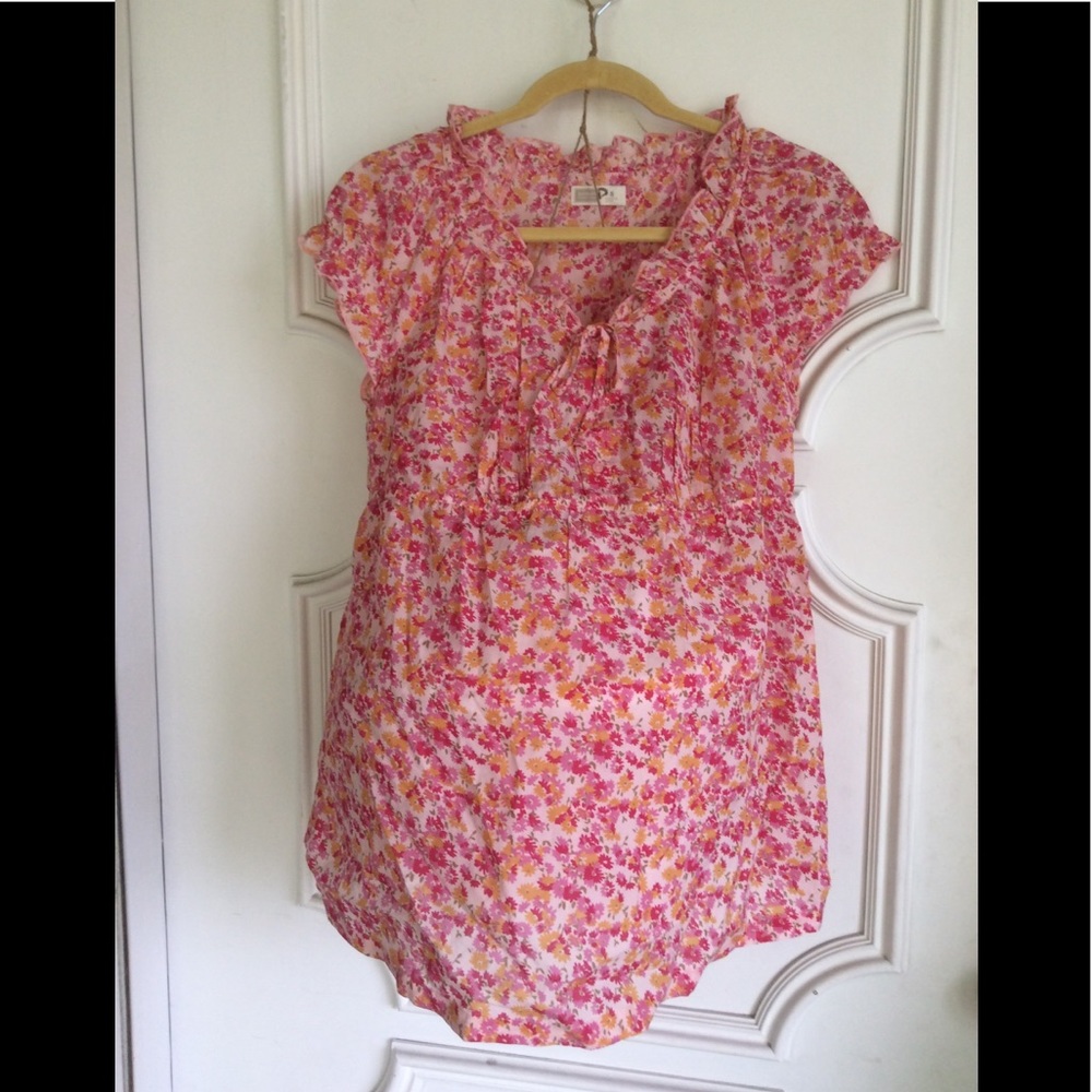 Old Navy maternity top Size S